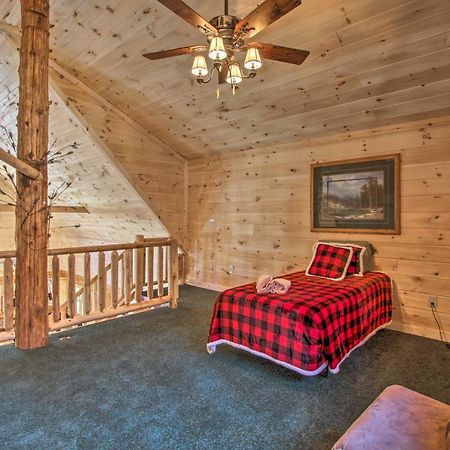 The Phoenix Cabin With Hot Tub In Gatlinburg! Exterior photo