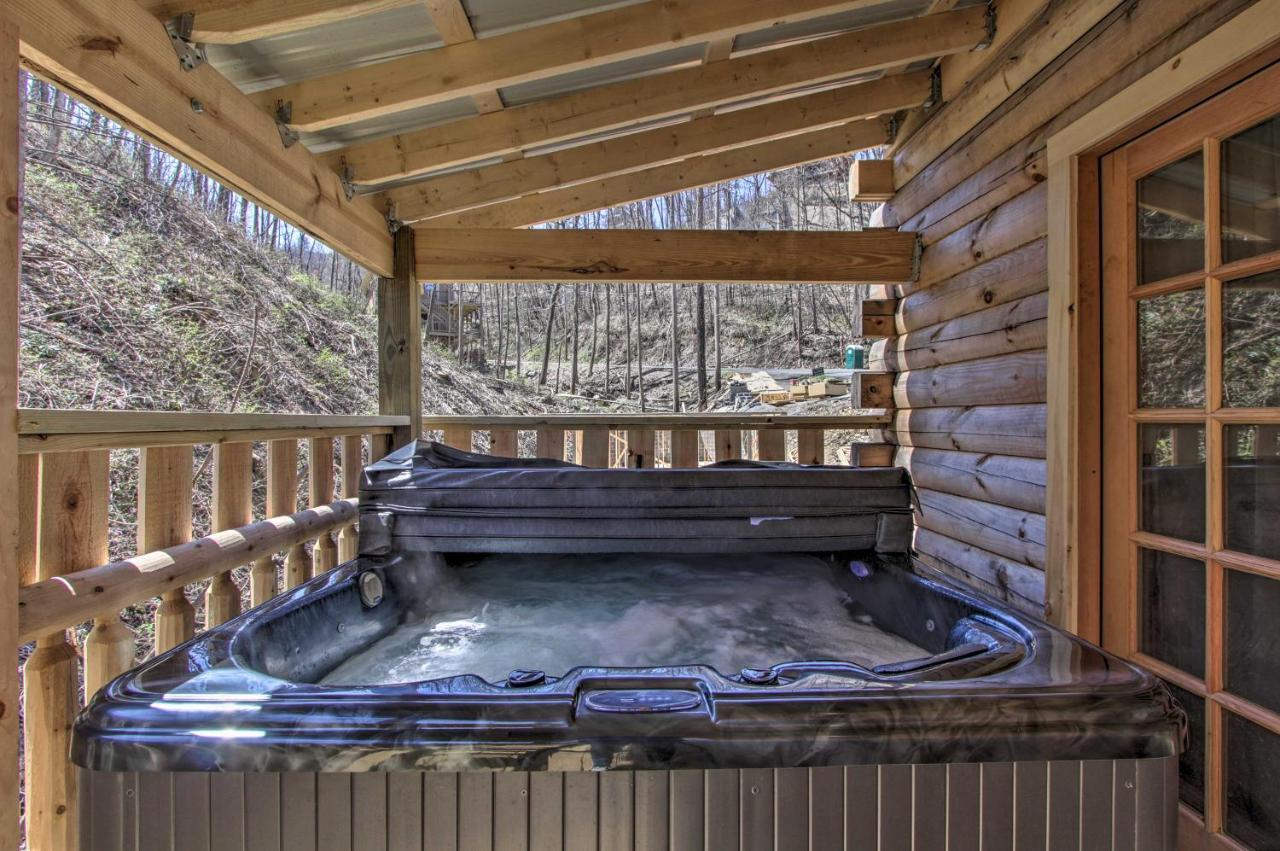 The Phoenix Cabin With Hot Tub In Gatlinburg! Exterior photo