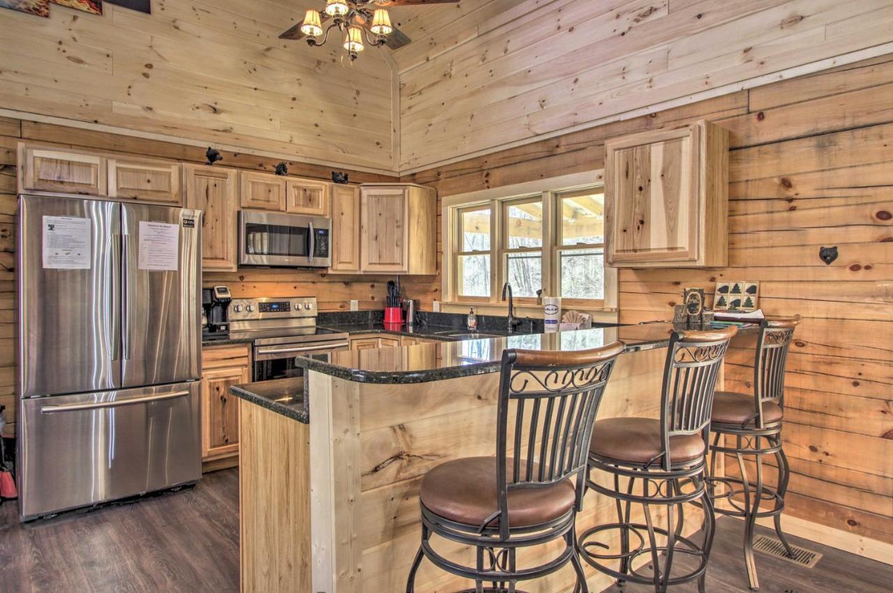 The Phoenix Cabin With Hot Tub In Gatlinburg! Exterior photo