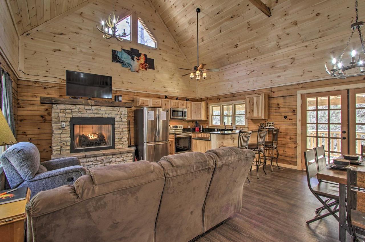 The Phoenix Cabin With Hot Tub In Gatlinburg! Exterior photo