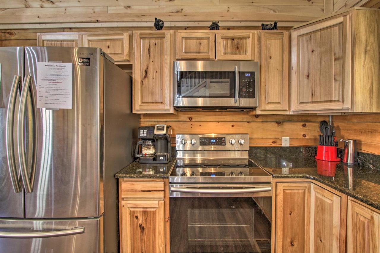 The Phoenix Cabin With Hot Tub In Gatlinburg! Exterior photo