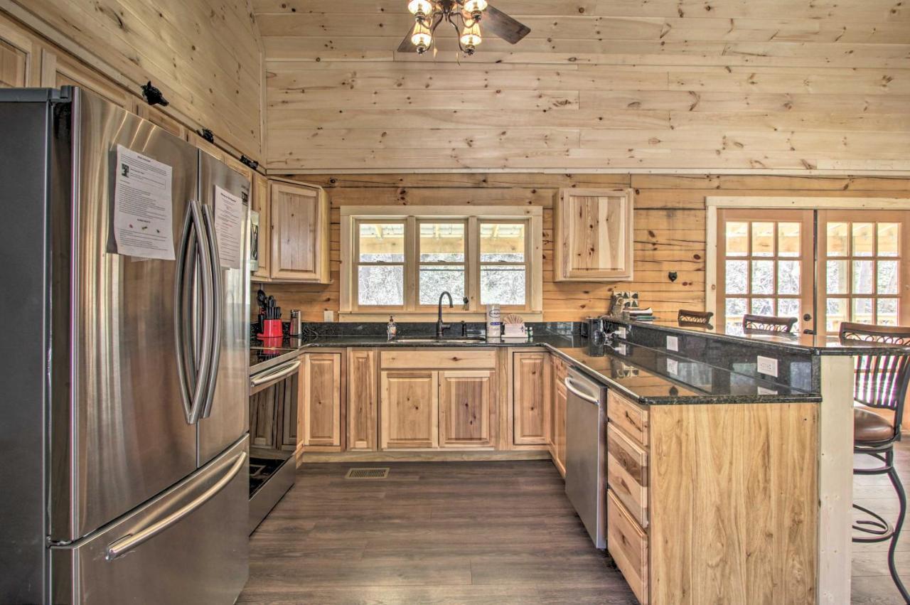The Phoenix Cabin With Hot Tub In Gatlinburg! Exterior photo