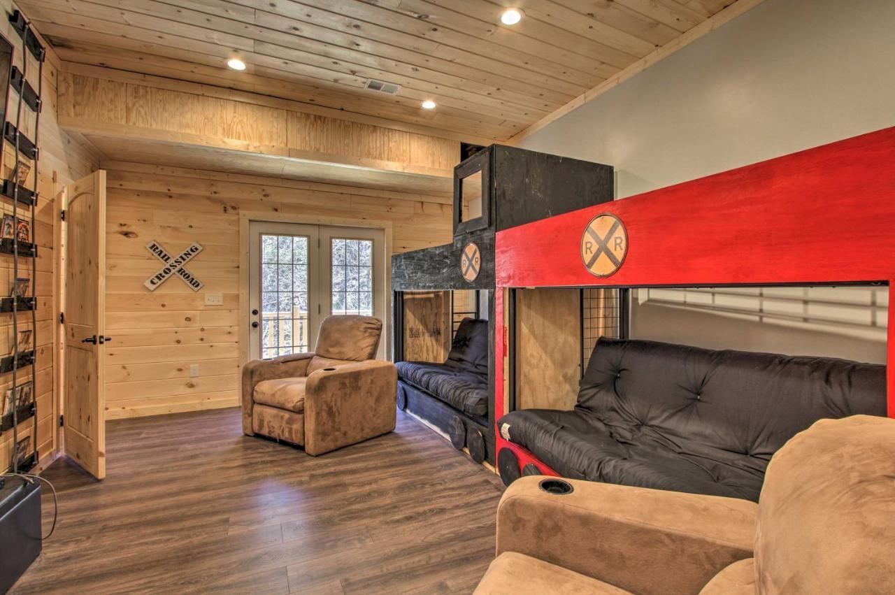 The Phoenix Cabin With Hot Tub In Gatlinburg! Exterior photo