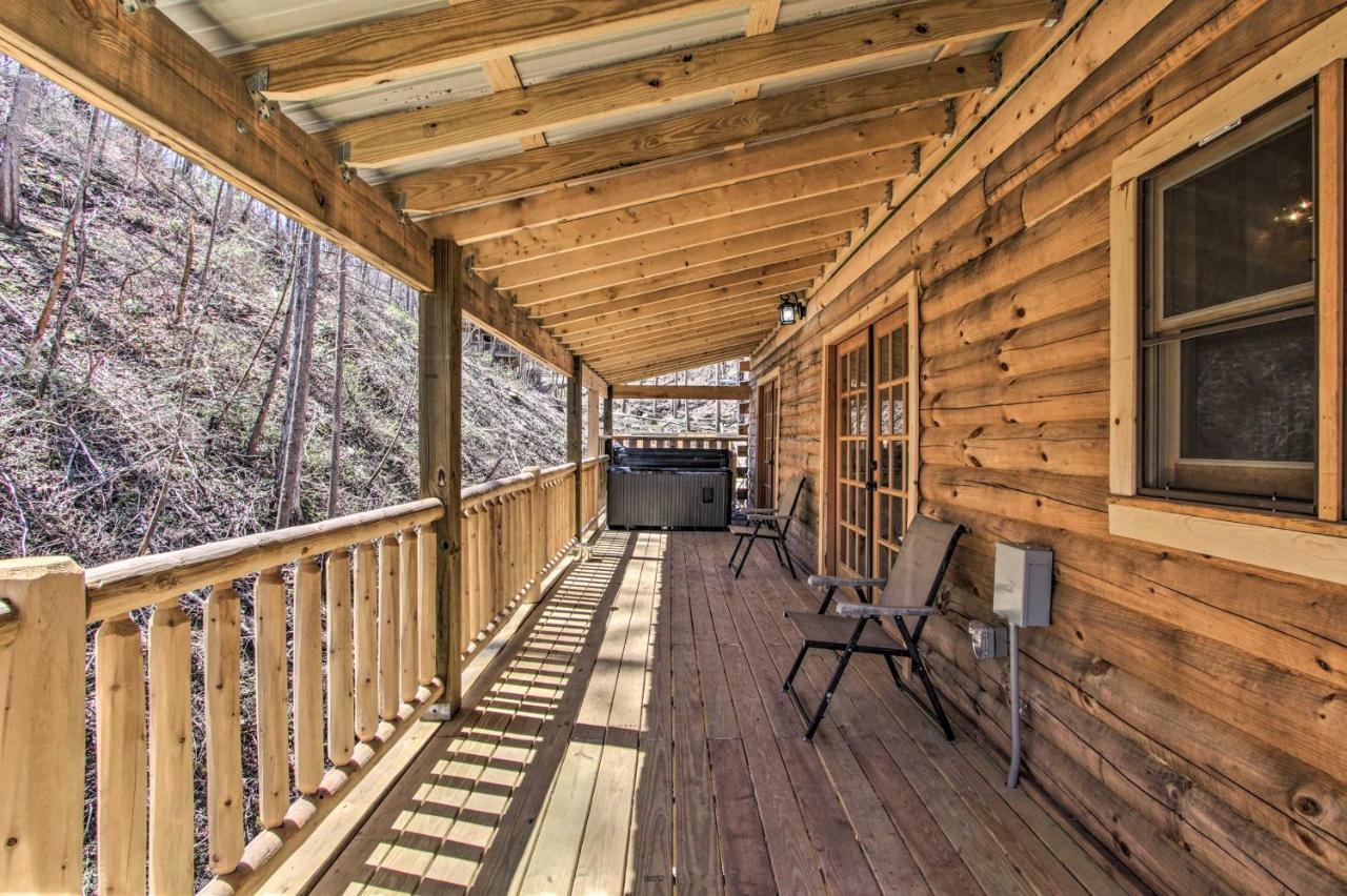 The Phoenix Cabin With Hot Tub In Gatlinburg! Exterior photo